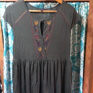 Hannah Women's Green Embroidered Top‎